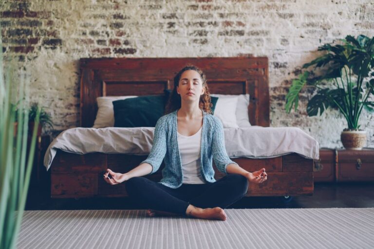 Créer un coin méditation chez soi dans un petit espace : conseils et astuces pour un havre de paix
