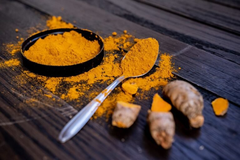 Curcuma : bienfaits, posologie et contre-indications